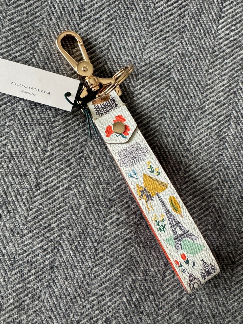 NWT, RIFLE PAPER CO., DARLING TRAVEL KEY CHAIN - PEBBLED LEATHER - BON VOYAGE